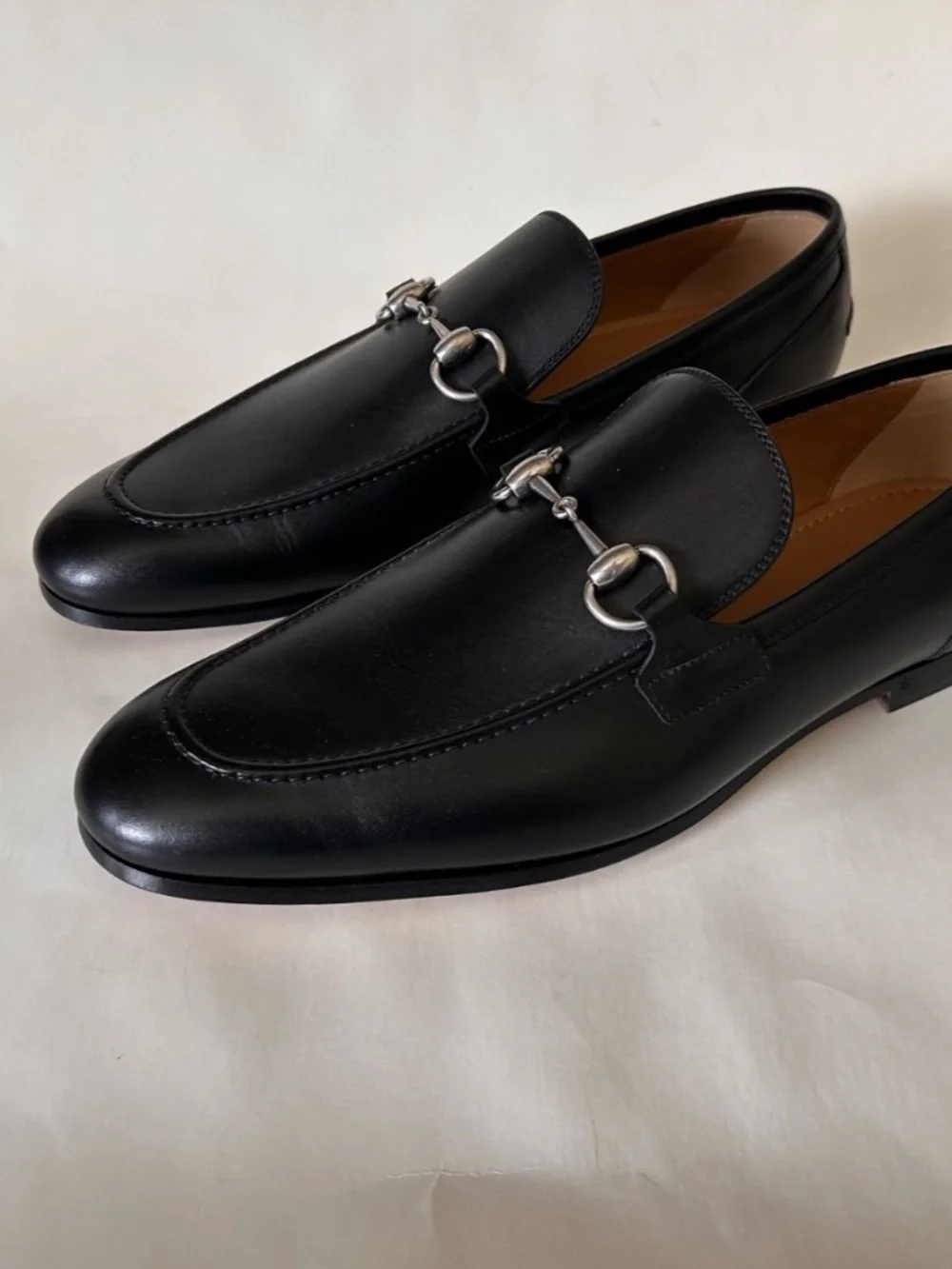 GUCCI Men's Black Jordaan Loafer w/ Silver Horsebit Size 9.5 (US) 834289 AADCW